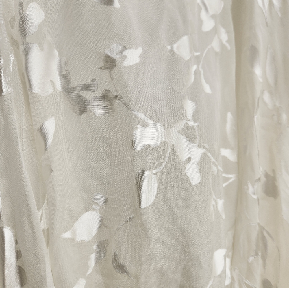 Elegant White Floral Strapless Dress - Picture 4 of 7